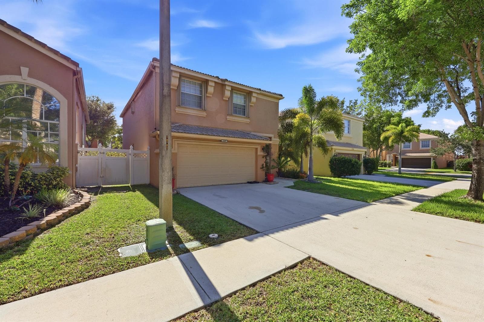 1327 Isleworth Court, Royal Palm Beach, FL 33411 — zdjęcie 2