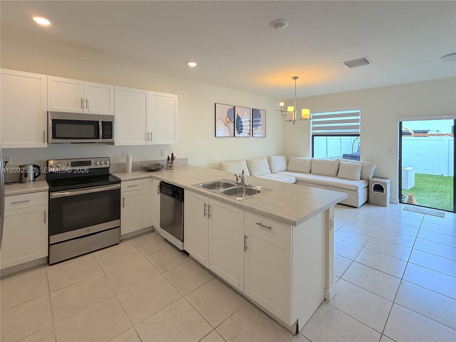 10606 W 32nd Ln, Hialeah, FL 33018 — zdjęcie 3