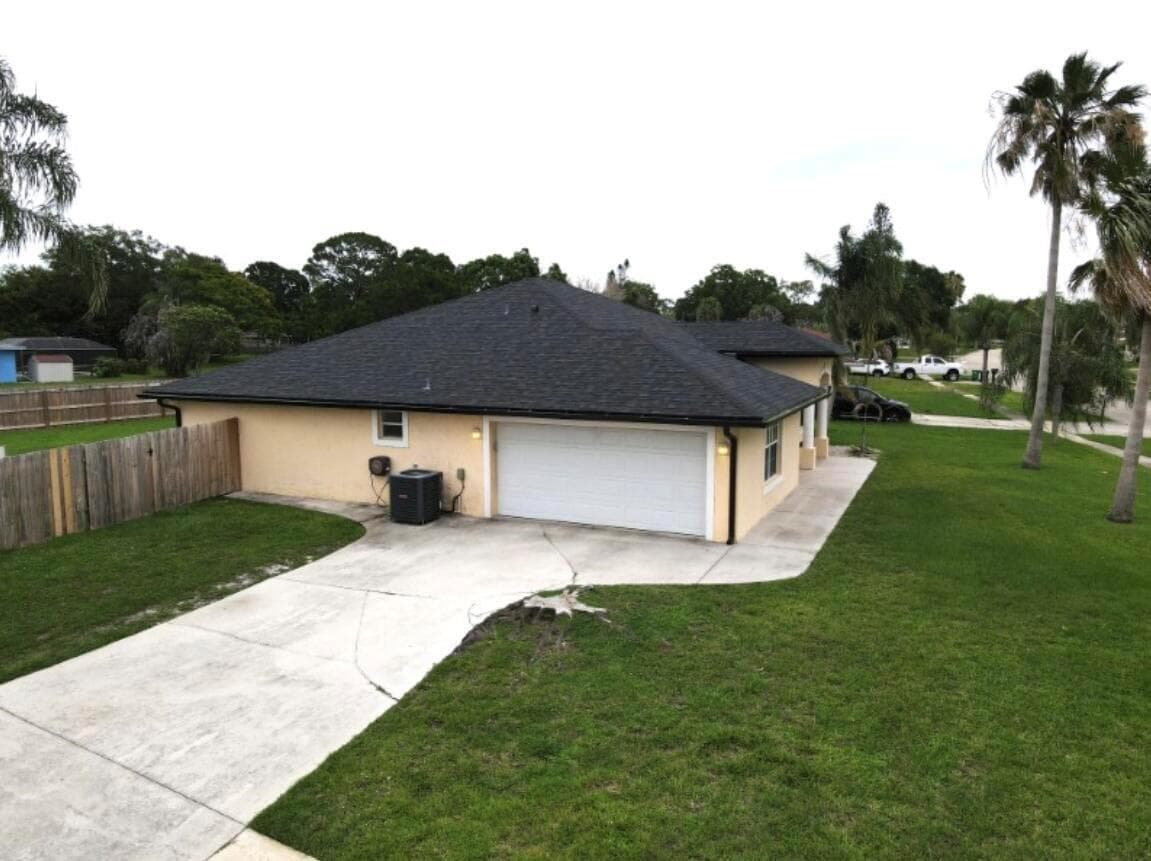 201 NE Faring Avenue, Port St. Lucie, FL 34983 — zdjęcie 2