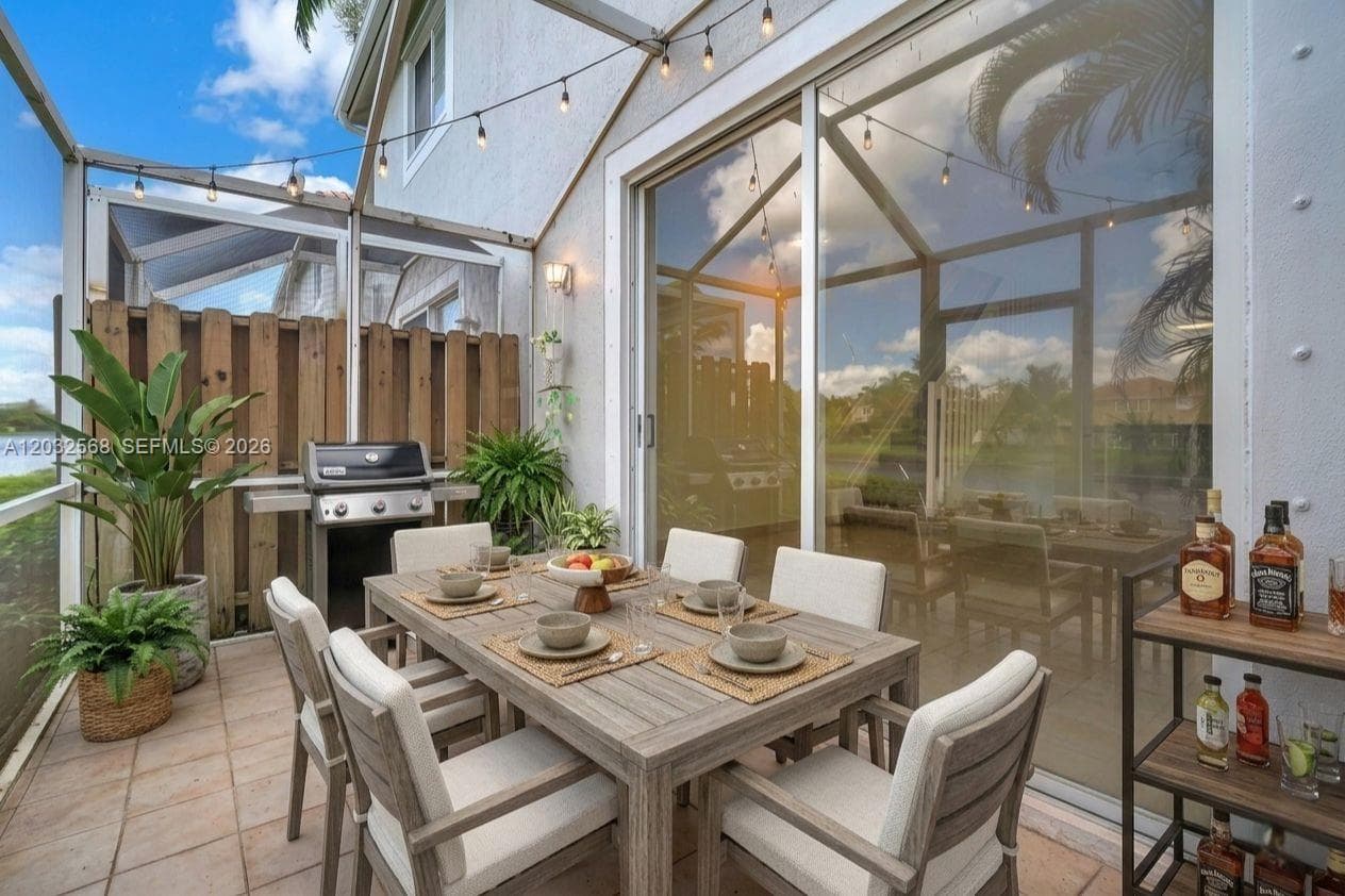 3698 San Simeon Cir, Weston, FL 33331
