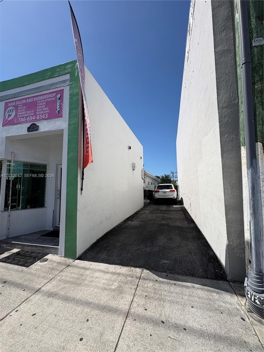 1772 W Flagler St, Miami, FL 33135 — zdjęcie 3