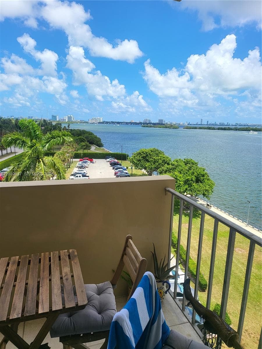 880 NE 69th St # 6R, Miami, FL 33138 — zdjęcie 3