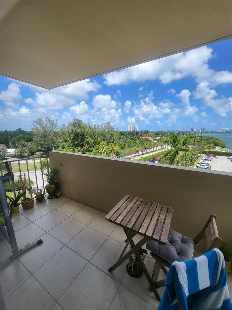 880 NE 69th St # 6R, Miami, FL 33138 — zdjęcie 5