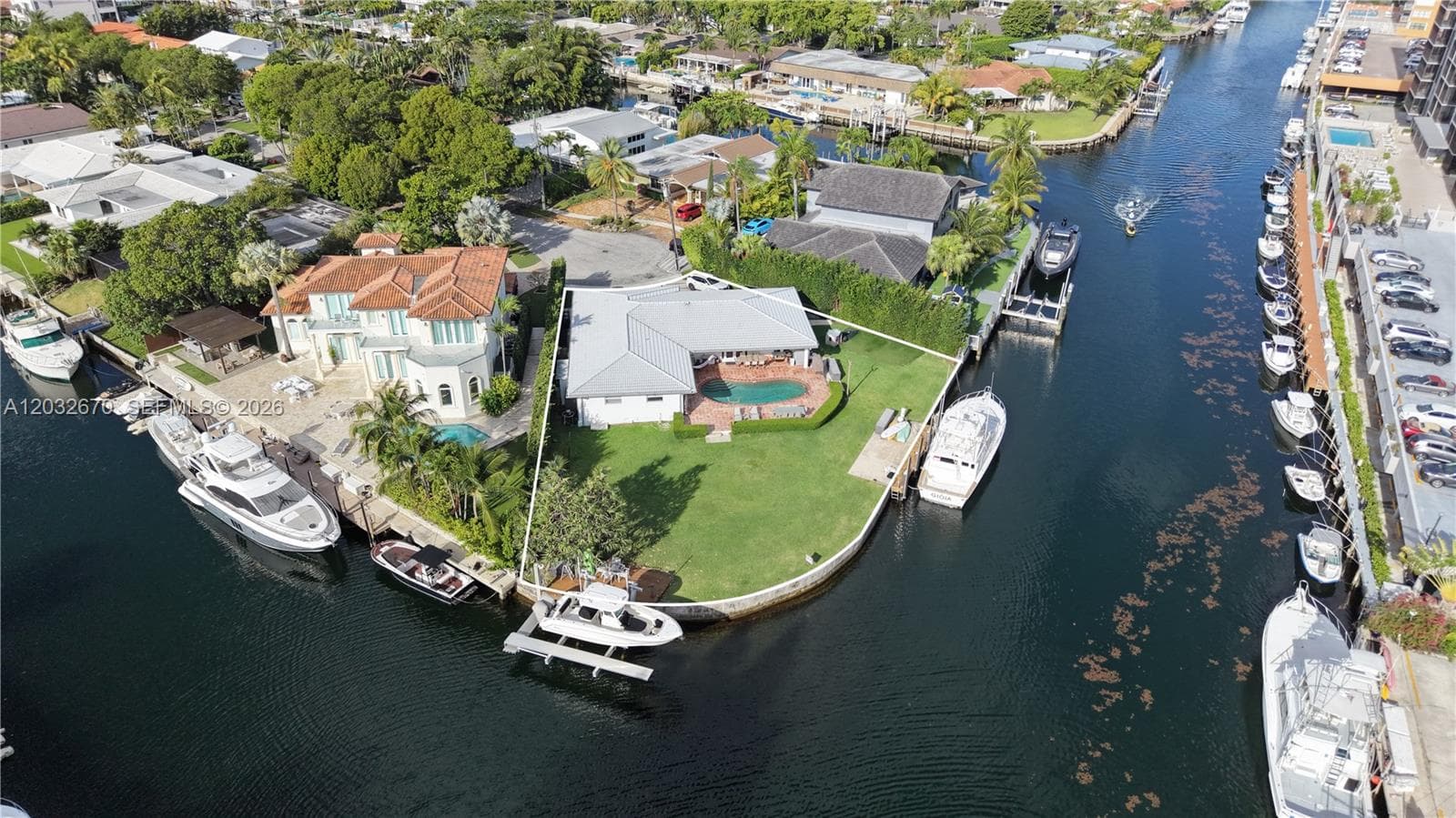 13305 Biscayne Island Ter, North Miami, FL 33181 — zdjęcie 3