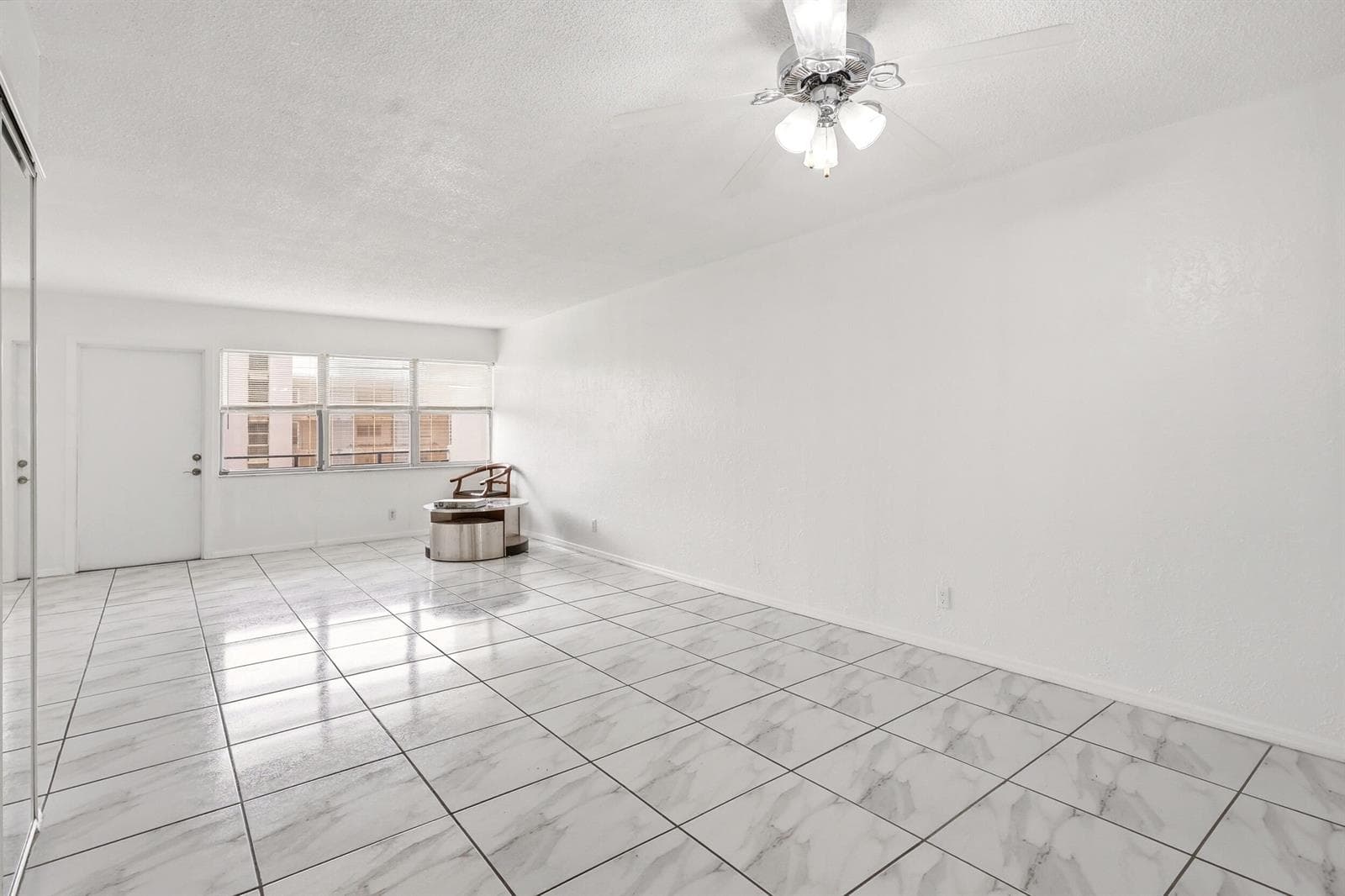 401 Golden Isles Drive # 602, Hallandale Beach, FL 33009 — zdjęcie 2
