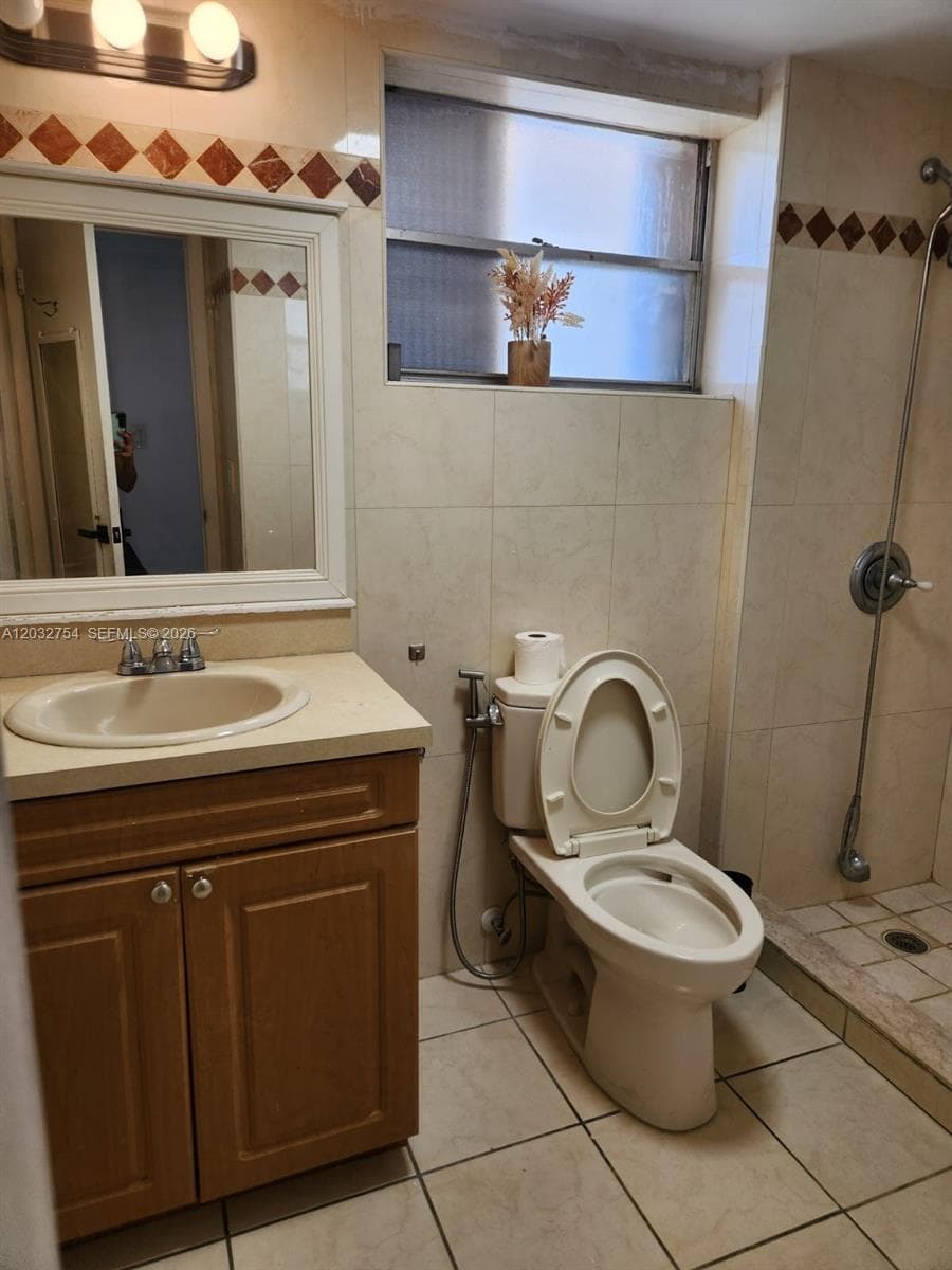 160 Royal Palm Rd # 215, Hialeah Gardens, FL 33016 — zdjęcie 2