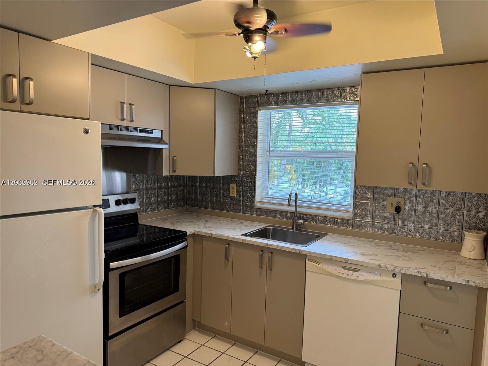 100 SE 6th Ave # 207, Pompano Beach, FL 33060 — zdjęcie 5