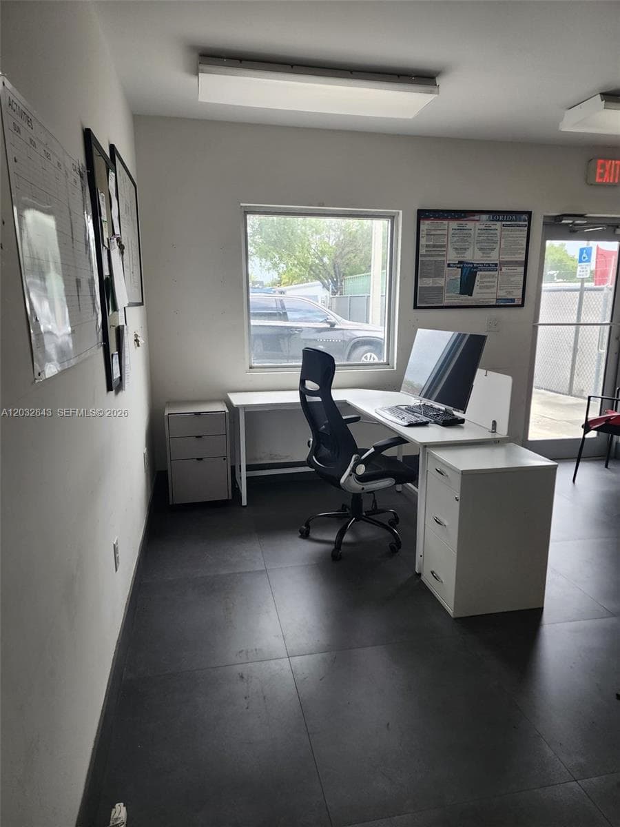 10810 NW 22nd St, Sweetwater, FL 33172 — zdjęcie 5