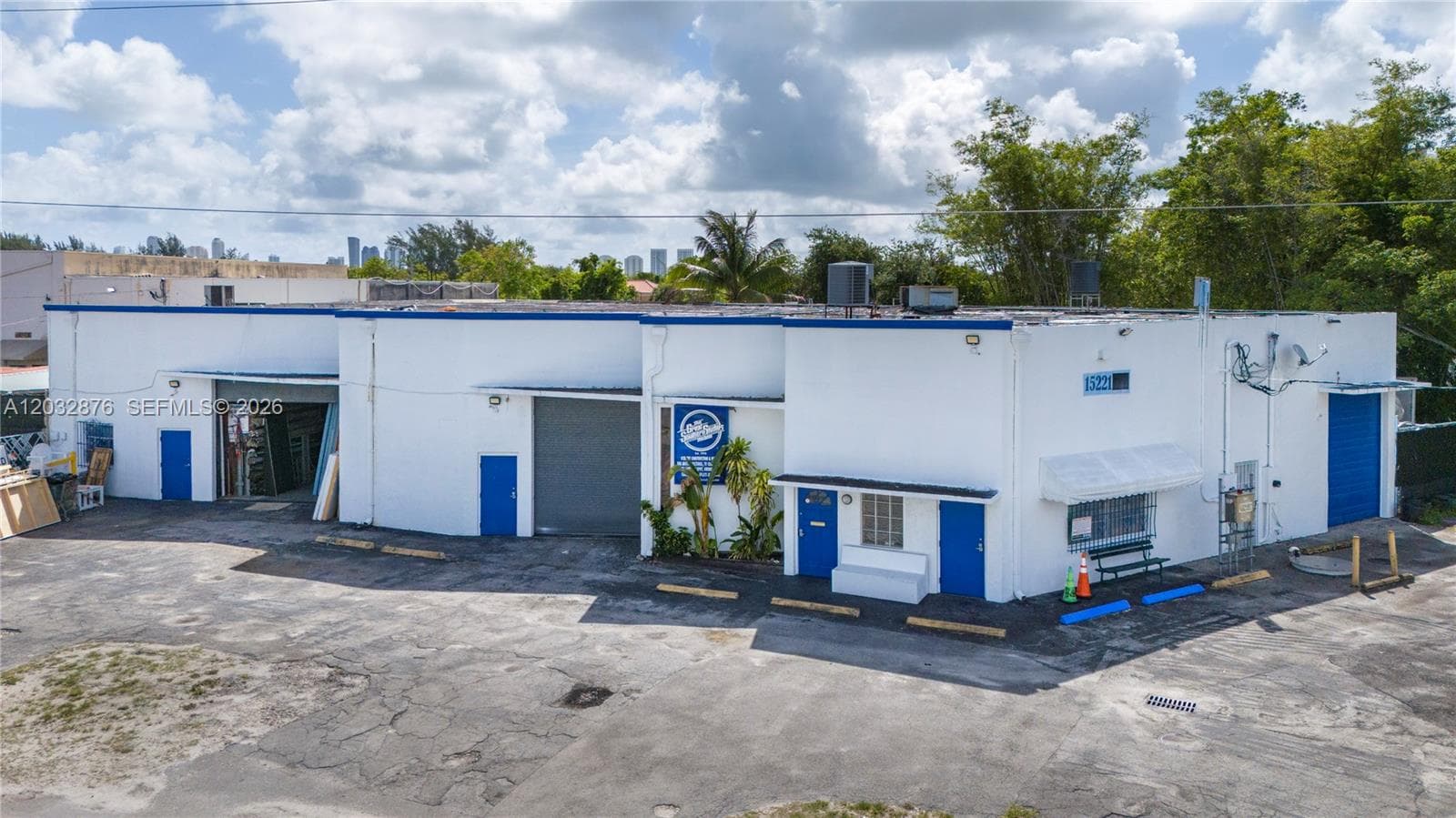 15221 NE 21st Ave, North Miami Beach, FL 33162 — zdjęcie 4