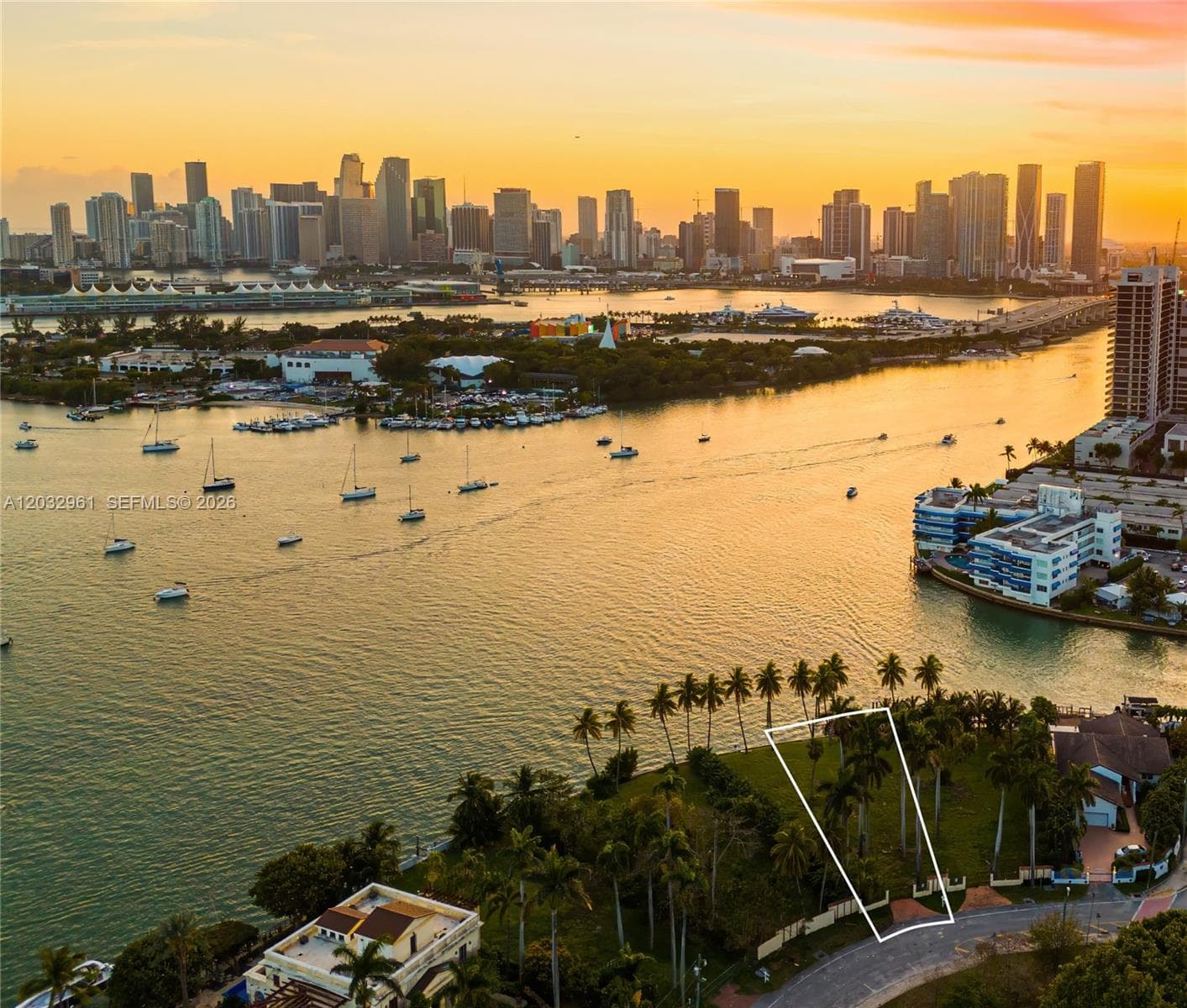 1228 S Venetian Way, Miami, FL 33139 — zdjęcie 2