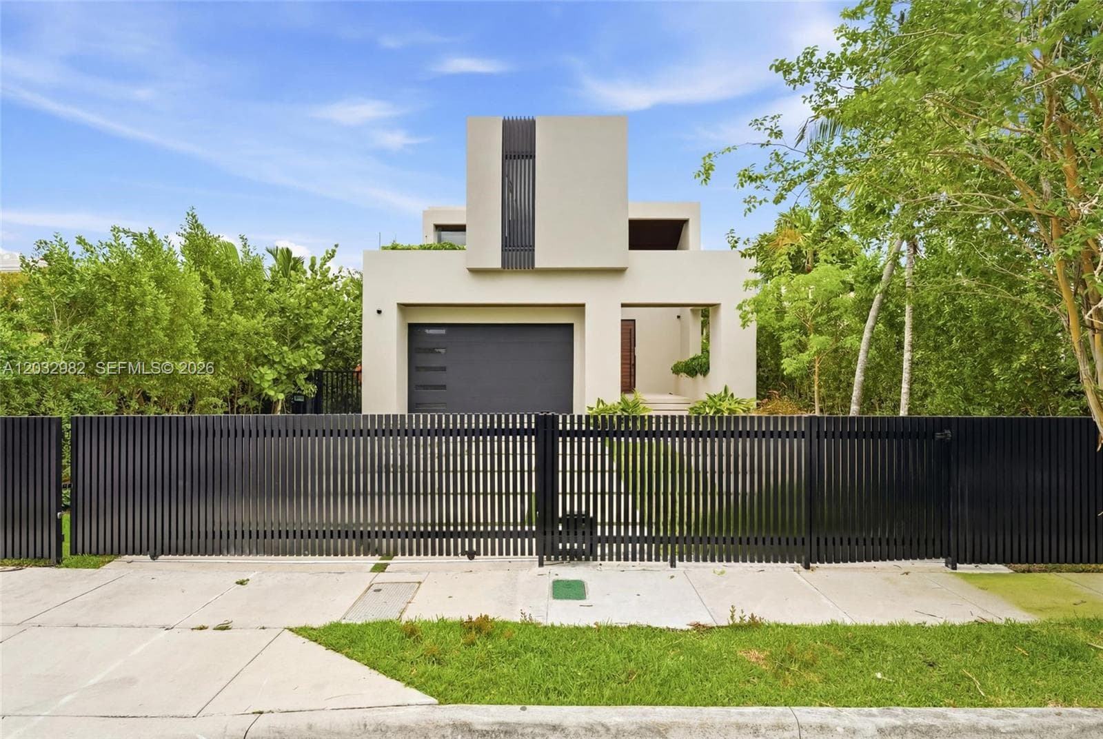 1050 Stillwater Dr, Miami Beach, FL 33141 — zdjęcie 2