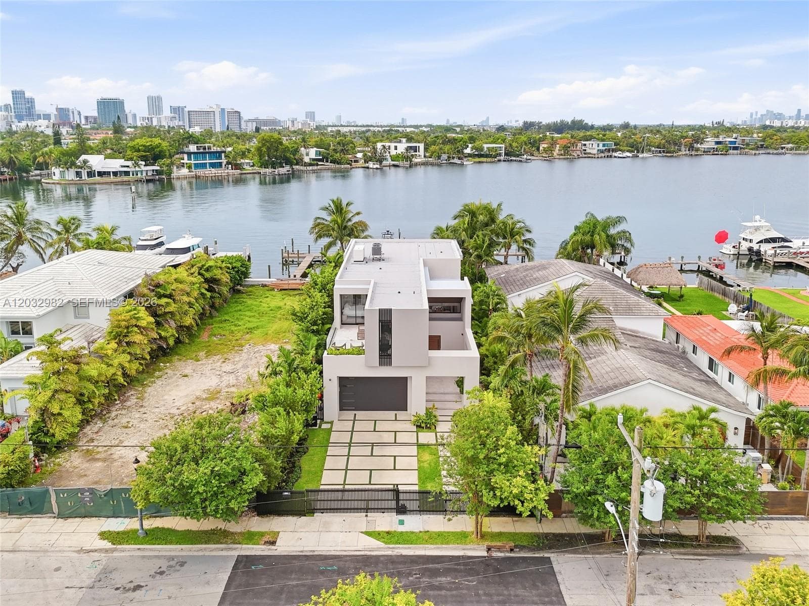 1050 Stillwater Dr, Miami Beach, FL 33141 — zdjęcie 3