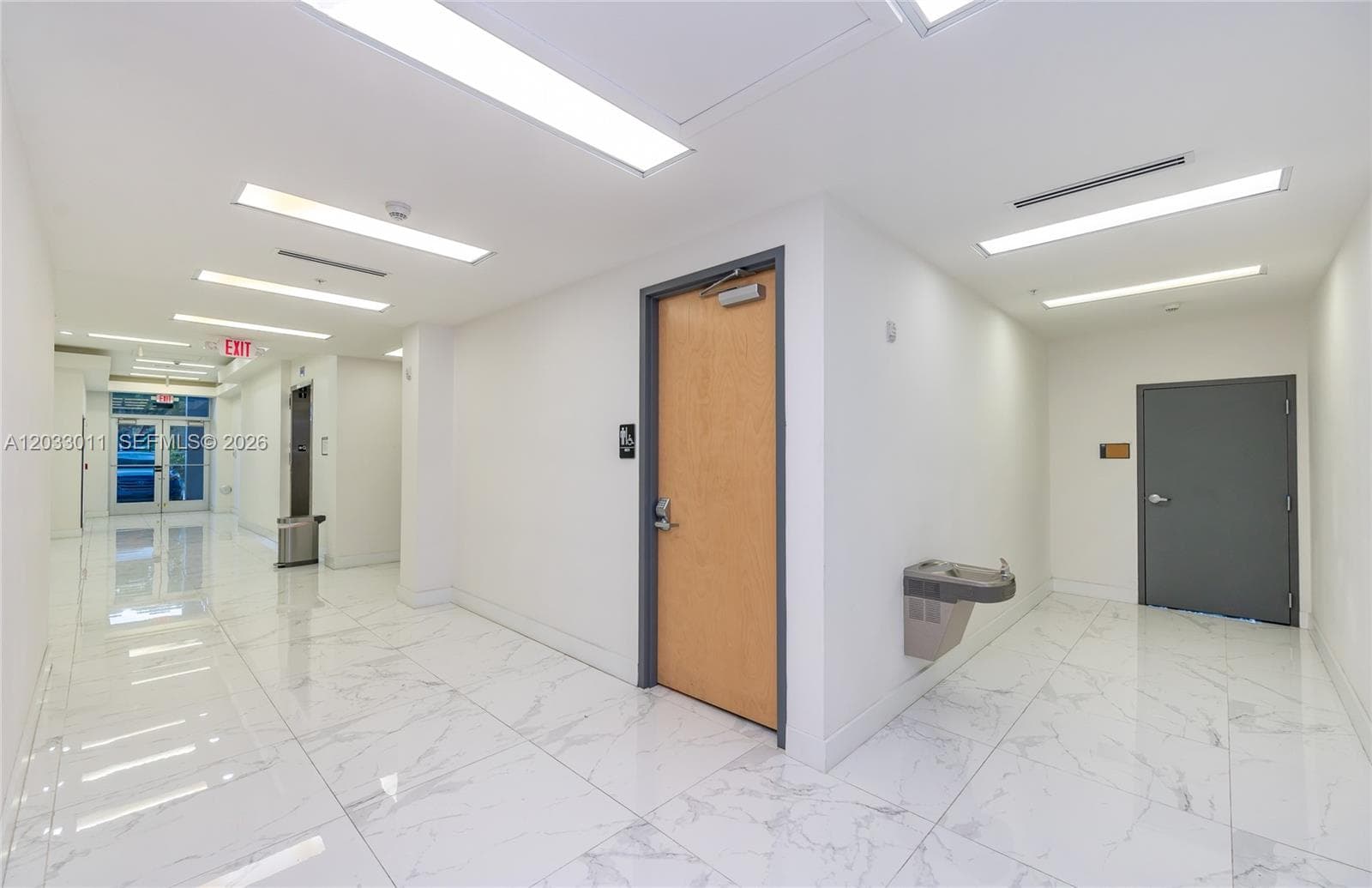 10450 NW 33rd St # 301, Doral, FL 33172 — zdjęcie 5