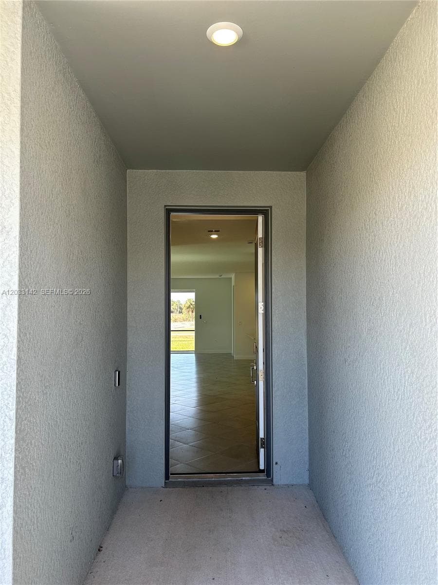 20483 Copperhead DR, Lehigh Acres, FL 33936 — zdjęcie 2