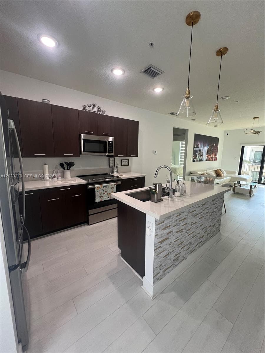 4670 NW 84th Ave # 32, Doral, FL 33166 — zdjęcie 2