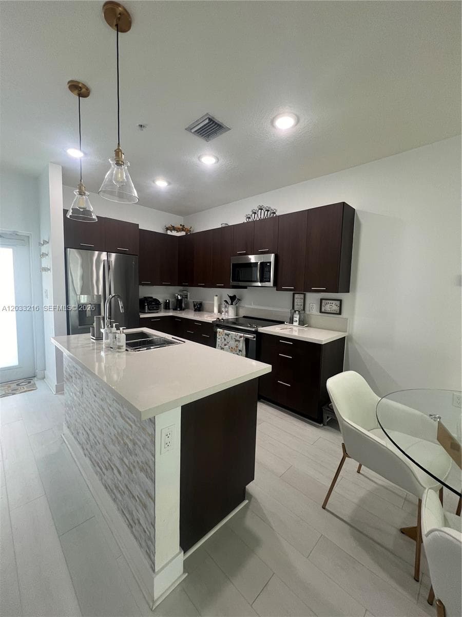 4670 NW 84th Ave # 32, Doral, FL 33166 — zdjęcie 3