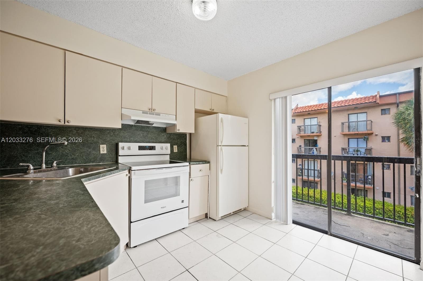 5490 W 21st Ct # 310, Hialeah, FL 33016 — zdjęcie 5