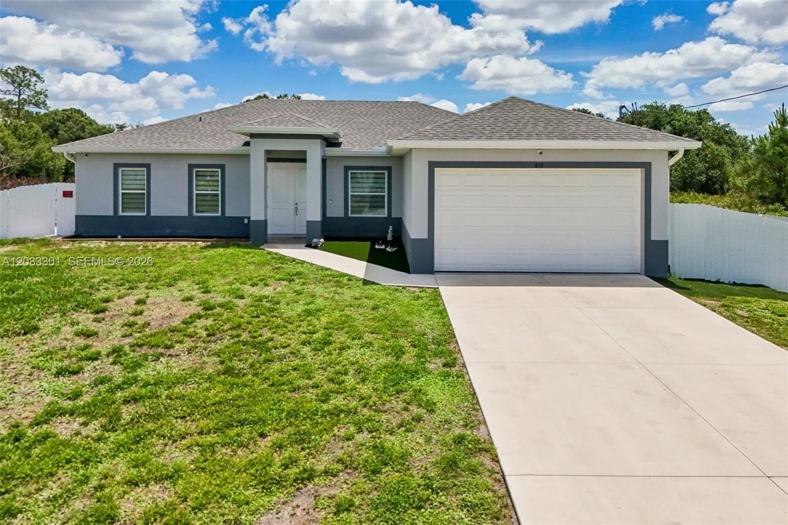 910 Richmond Ave N, Lehigh Acres, FL 33972 — zdjęcie 2