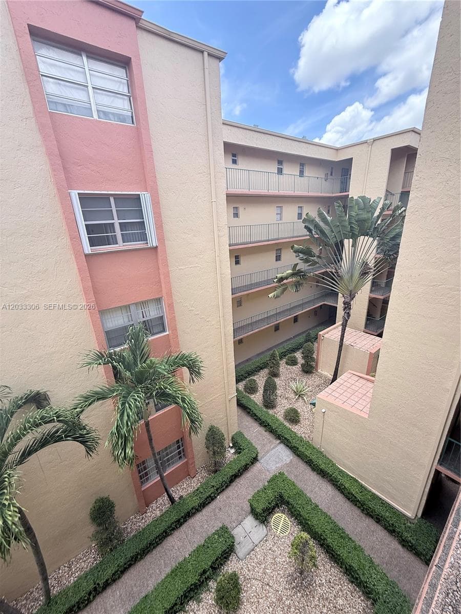 1975 W 44th Pl # 401, Hialeah, FL 33012 — zdjęcie 3