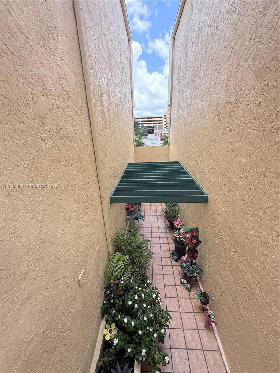 1975 W 44th Pl # 401, Hialeah, FL 33012 — zdjęcie 4