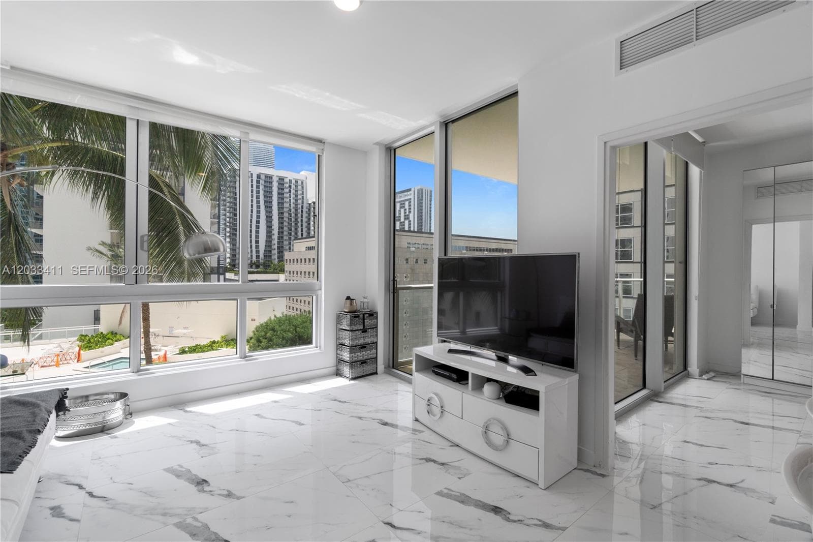 300 S Biscayne Blvd # T-1411, Miami, FL 33131 — zdjęcie 3