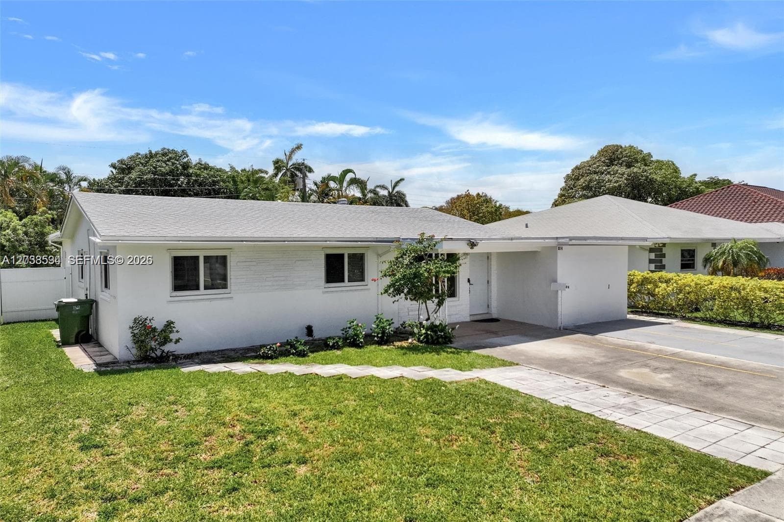 814 NE 4th St, Hallandale Beach, FL 33009 — zdjęcie 2