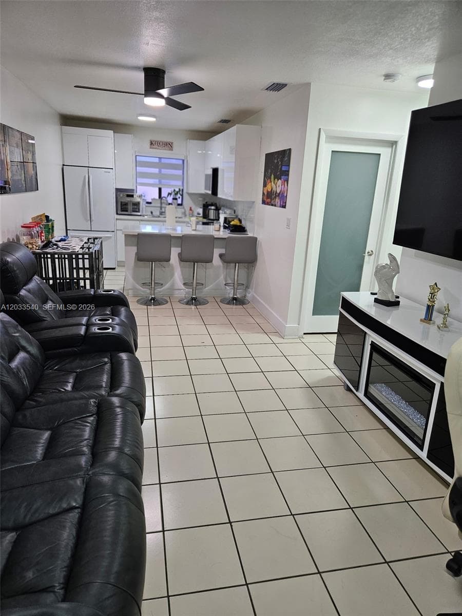 2348 W 56th St # 19, Hialeah, FL 33016 — zdjęcie 3