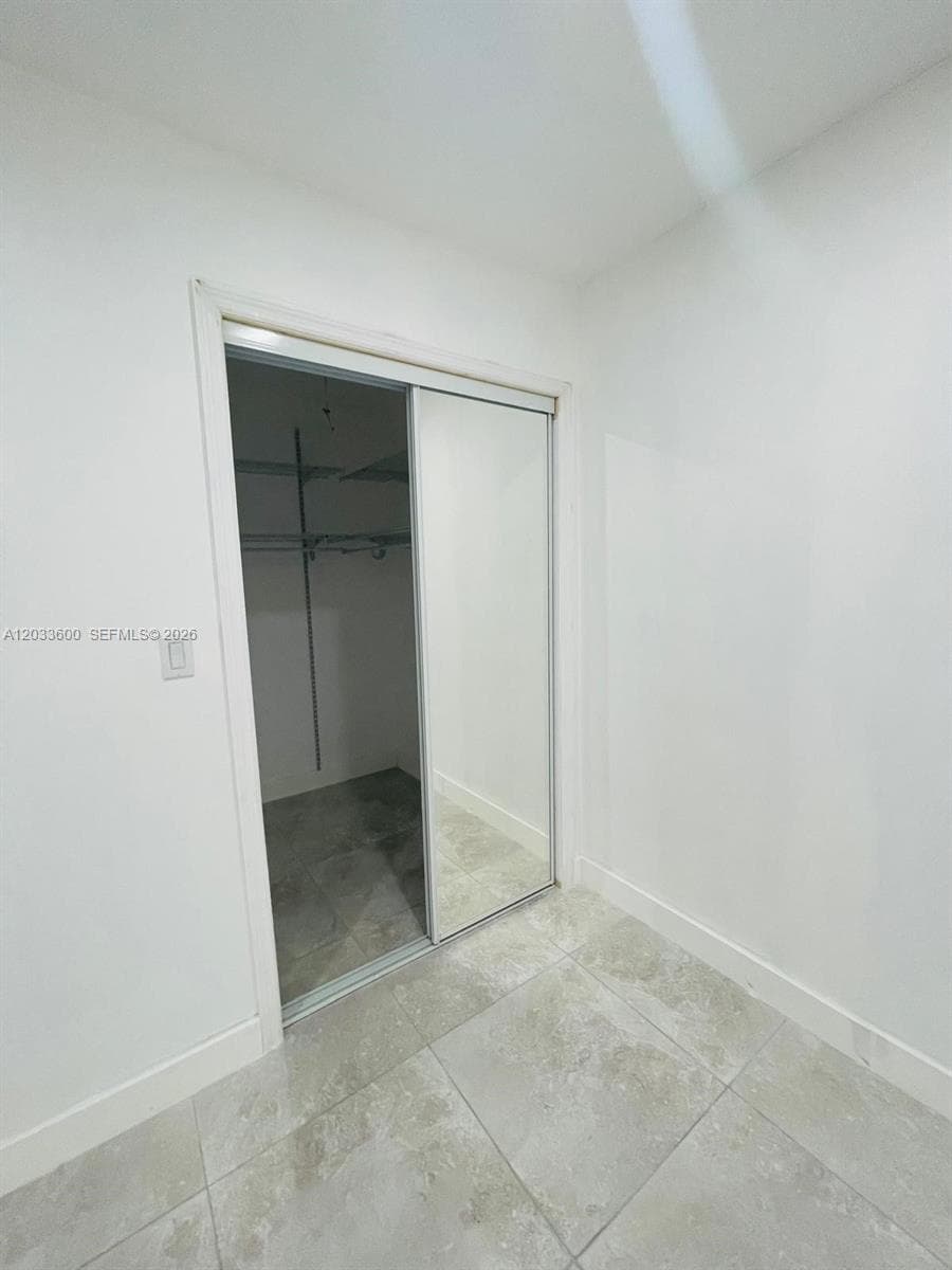 2437 NW 98th St, Miami, FL 33147 — zdjęcie 2