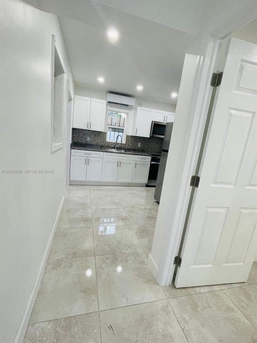 2437 NW 98th St, Miami, FL 33147 — zdjęcie 3