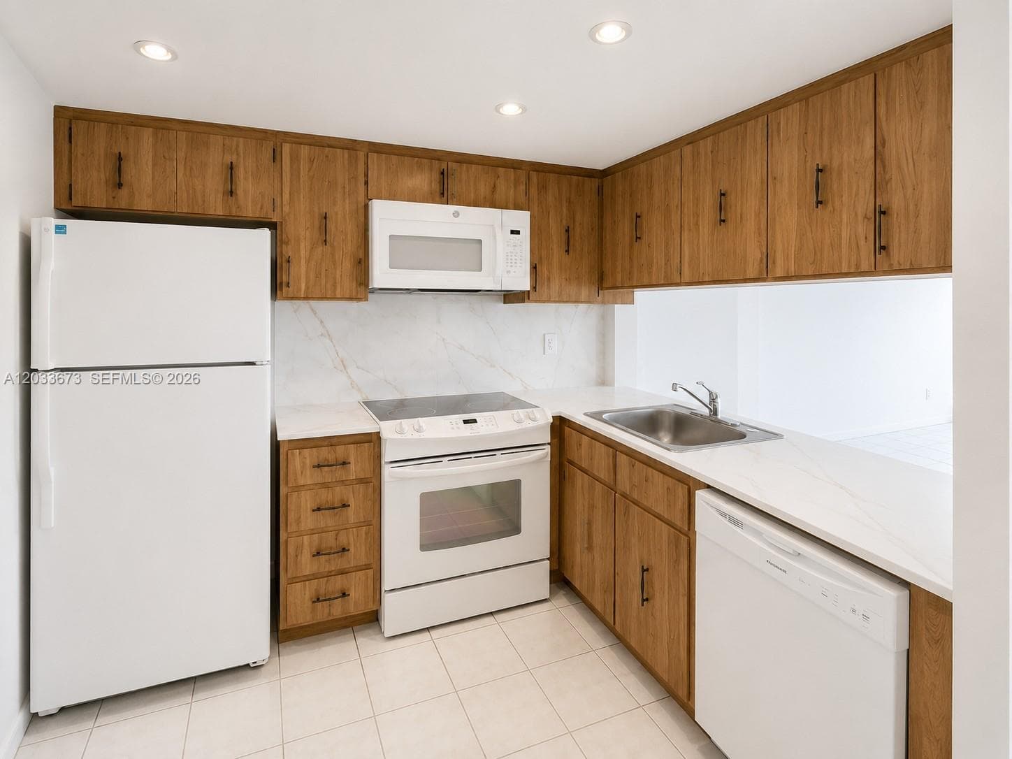 16465 NE 22nd Ave # 206, North Miami Beach, FL 33160 — zdjęcie 4