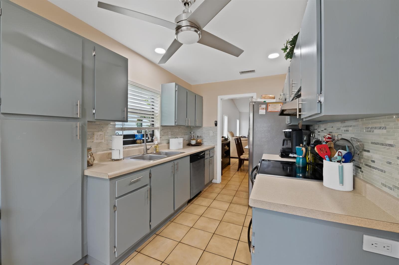 8108 NW 100th Way, Tamarac, FL 33321 — zdjęcie 2