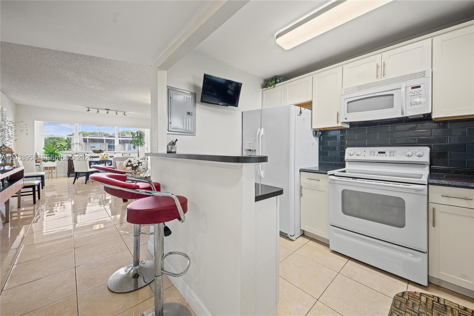 8951 Sunrise Lakes Blvd # 301, Sunrise, FL 33322 — zdjęcie 2
