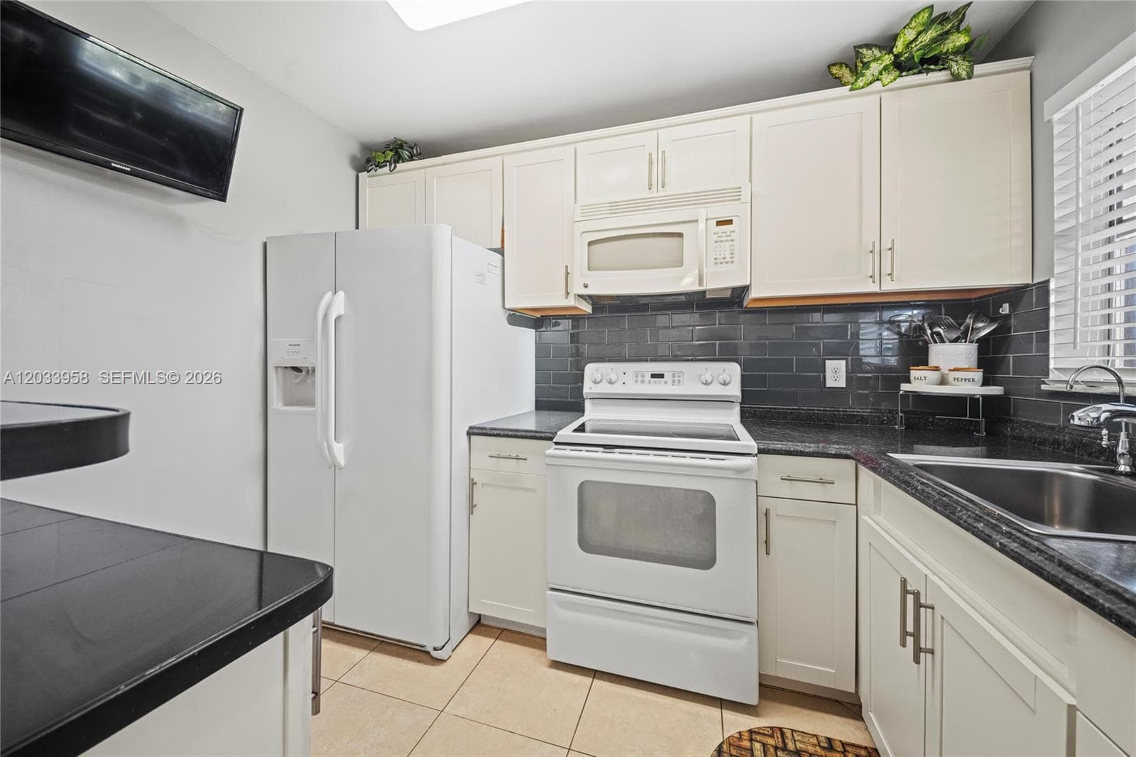 8951 Sunrise Lakes Blvd # 301, Sunrise, FL 33322 — zdjęcie 3