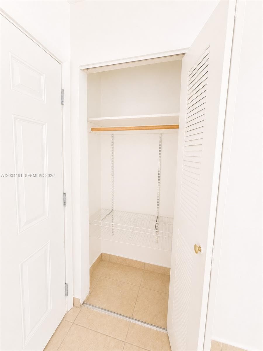 6850 W 14th Ct # A28, Hialeah, FL 33014 — zdjęcie 5