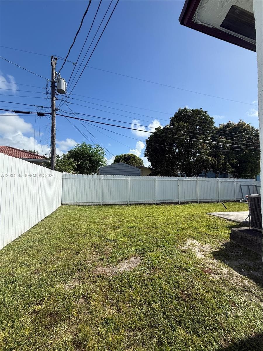 2441 NW 14th St, Fort Lauderdale, FL 33311 — zdjęcie 5
