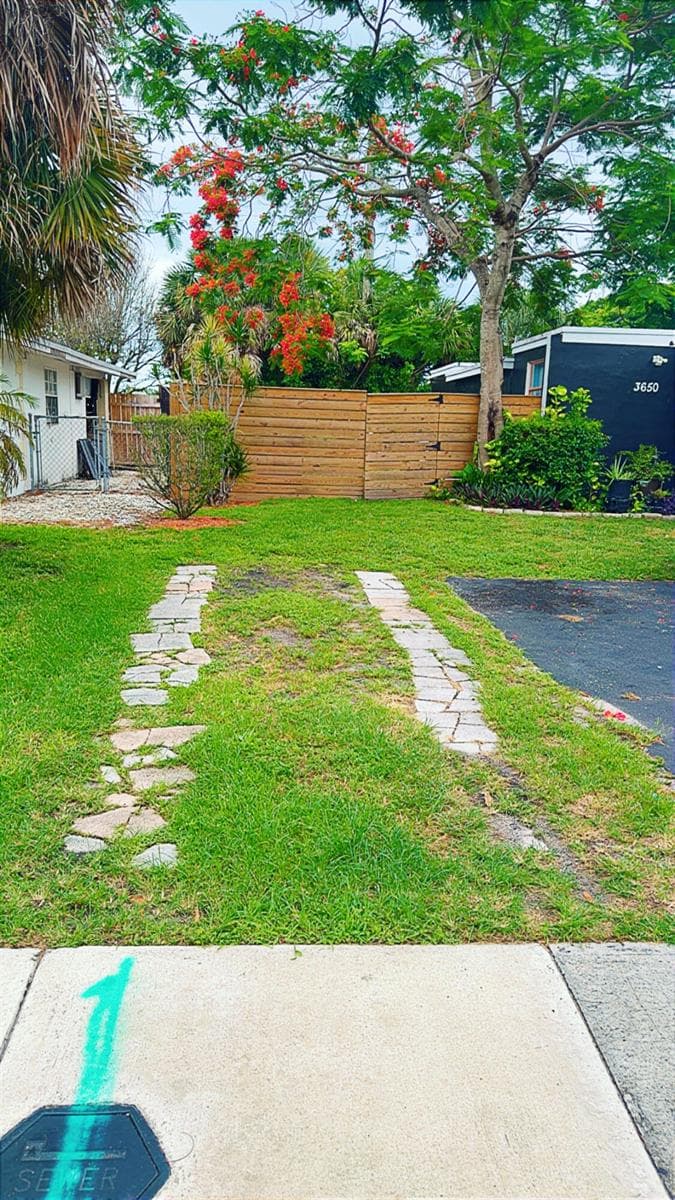 3650 NW 44th Avenue, Lauderdale Lakes, FL 33319 — zdjęcie 4