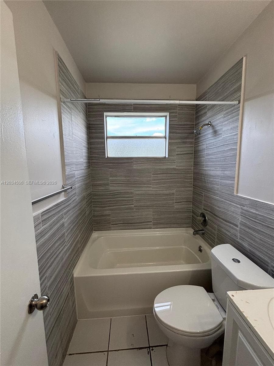 14120 NW 24th Ct # 303, Opa-Locka, FL 33054 — zdjęcie 3