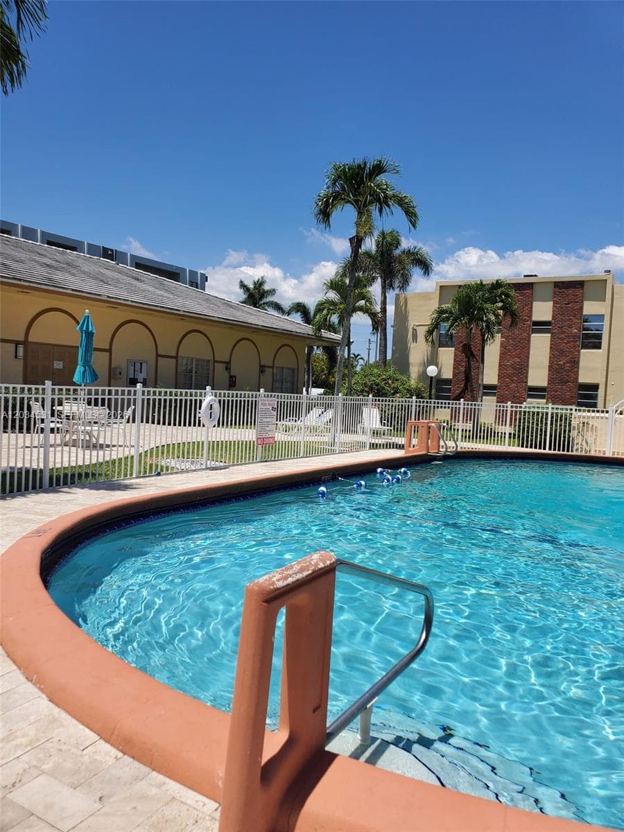 851 NE 14th Ave # 414, Hallandale Beach, FL 33009 — zdjęcie 4