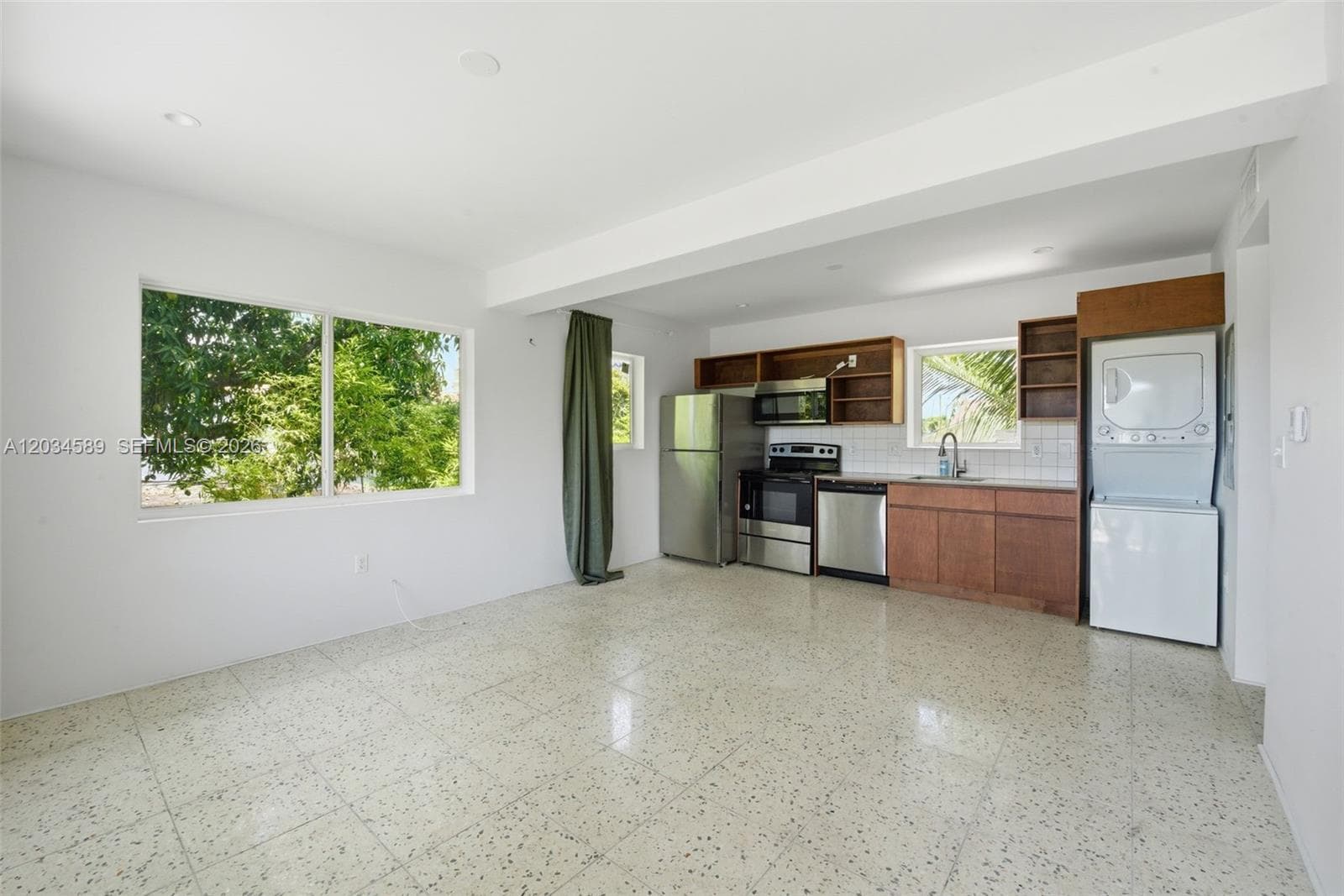 127 NW 74th St # 3, Miami, FL 33150 — zdjęcie 2