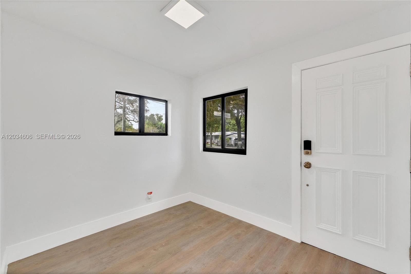 2428 NW 28th St, Miami, FL 33142 — zdjęcie 2