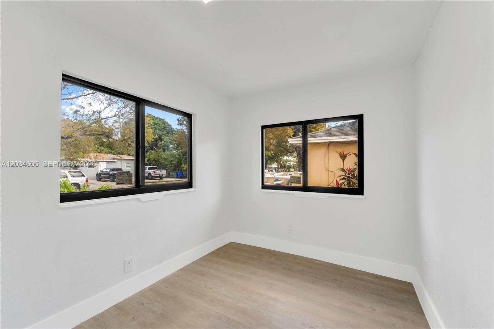 2428 NW 28th St, Miami, FL 33142 — zdjęcie 3
