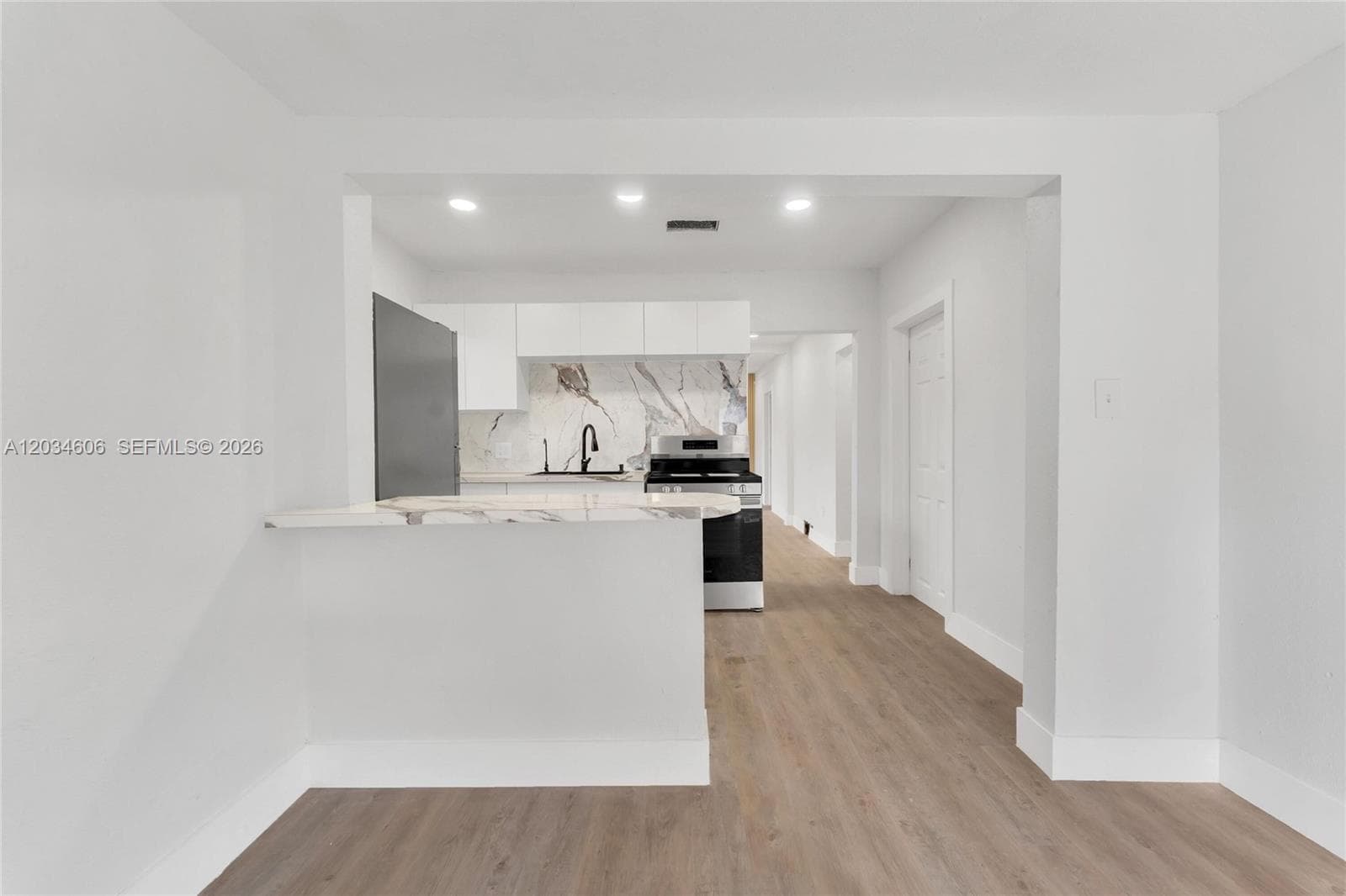 2428 NW 28th St, Miami, FL 33142 — zdjęcie 5