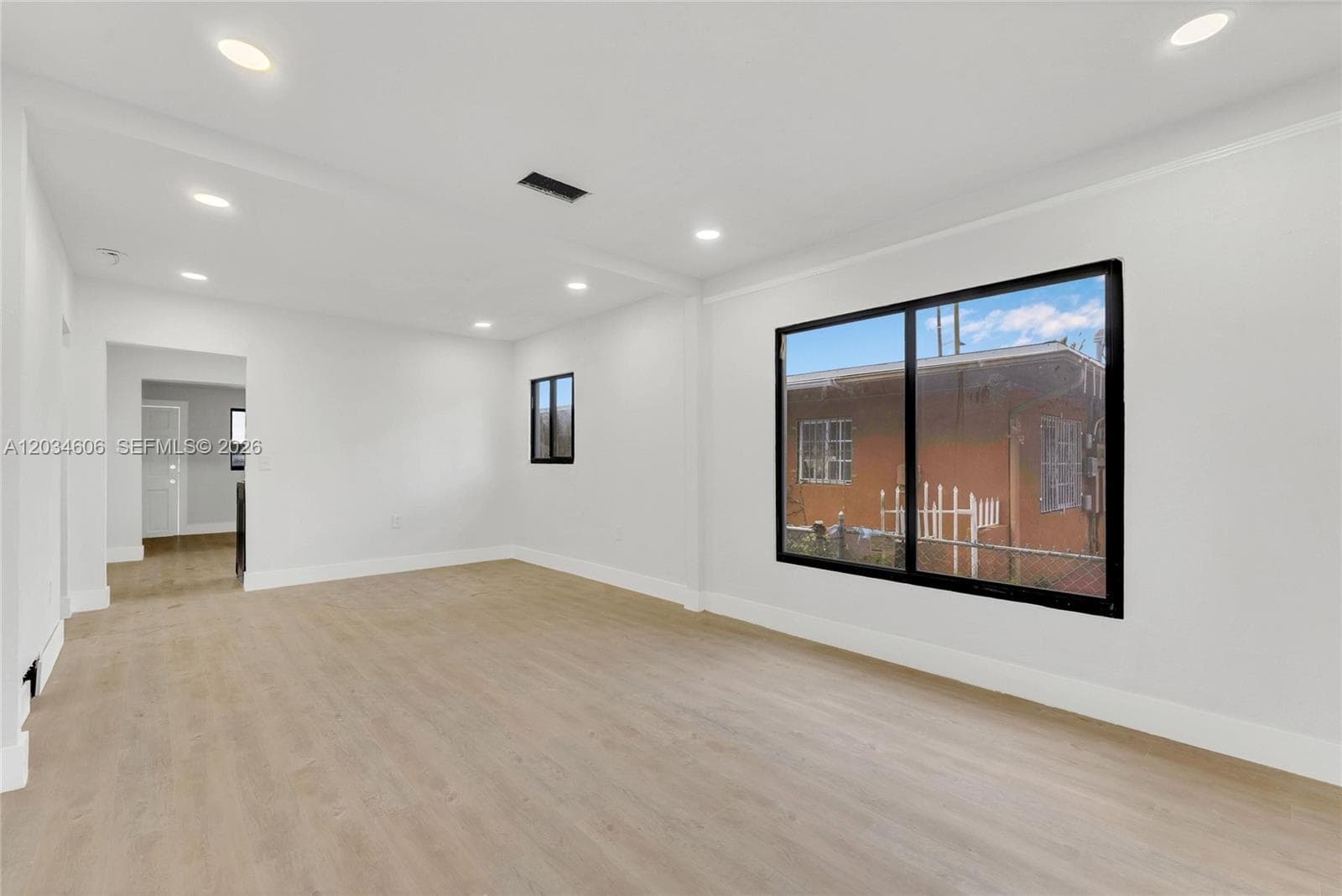 2428 NW 28th St, Miami, FL 33142 — zdjęcie 4