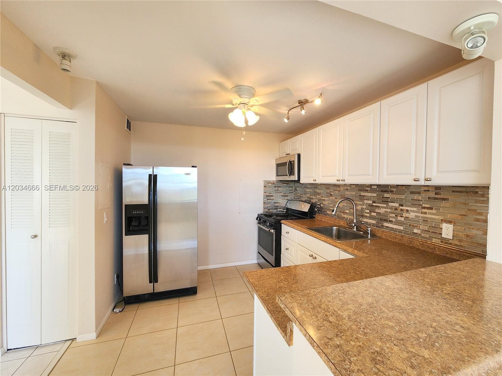 2025 NE 164th St # 503, North Miami Beach, FL 33162 — zdjęcie 2