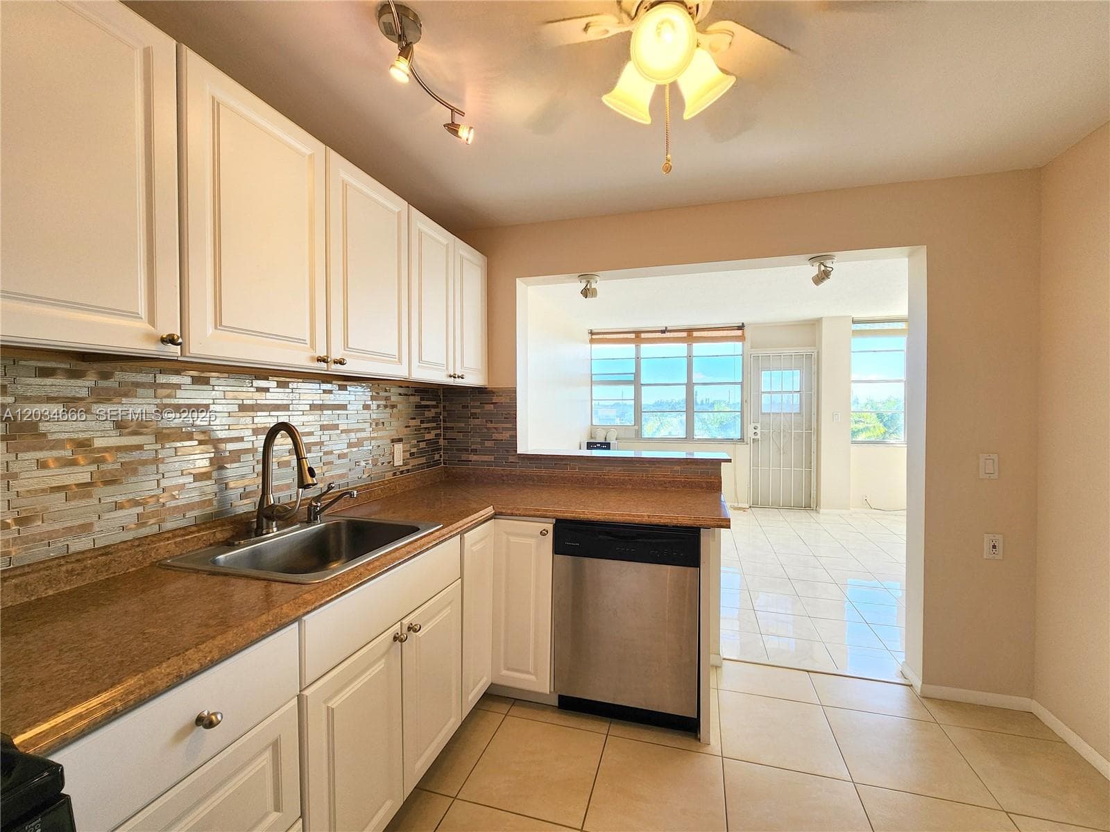 2025 NE 164th St # 503, North Miami Beach, FL 33162 — zdjęcie 4