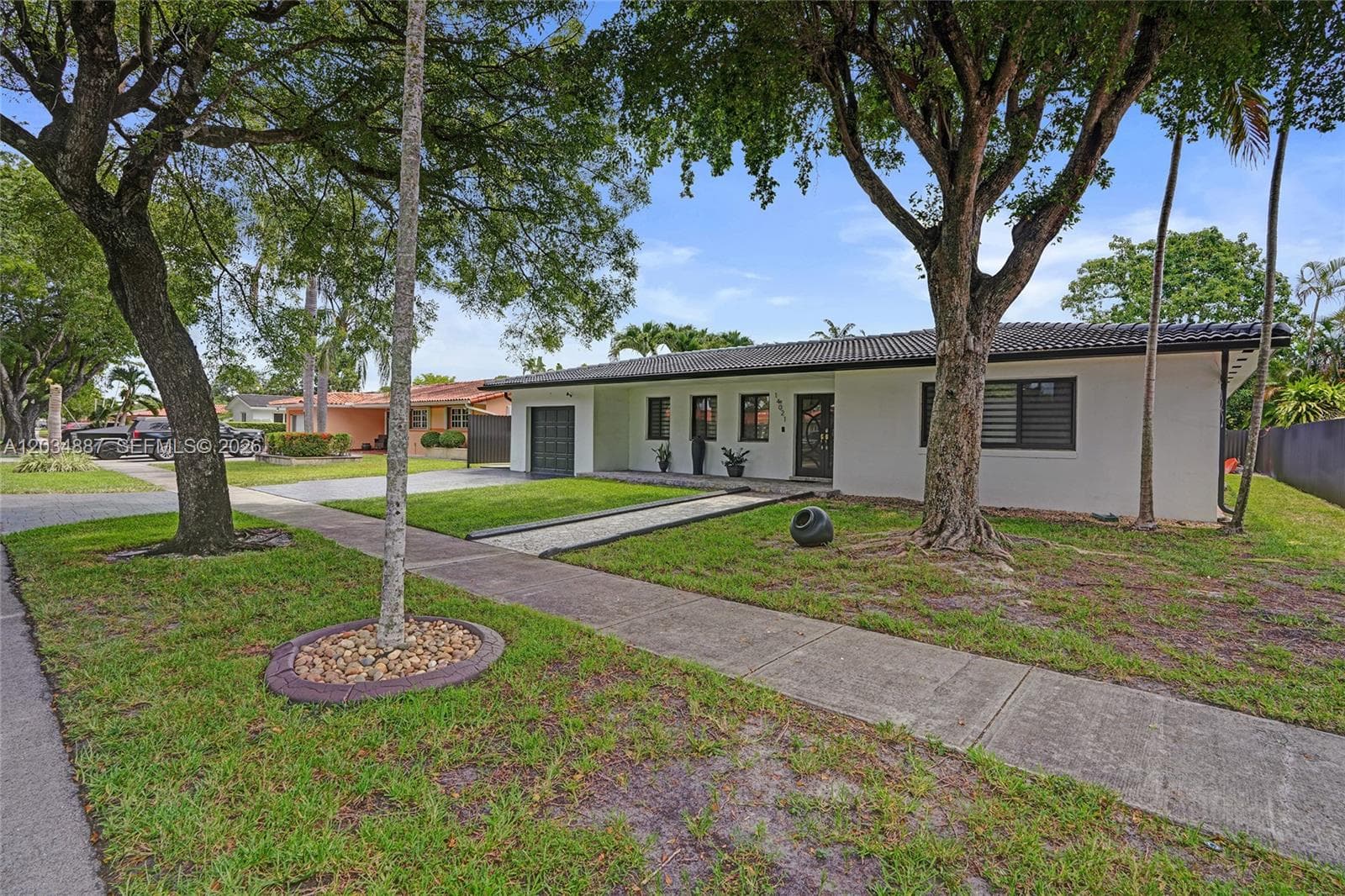 14021 Cypress Ct, Miami Lakes, FL 33014 — zdjęcie 2