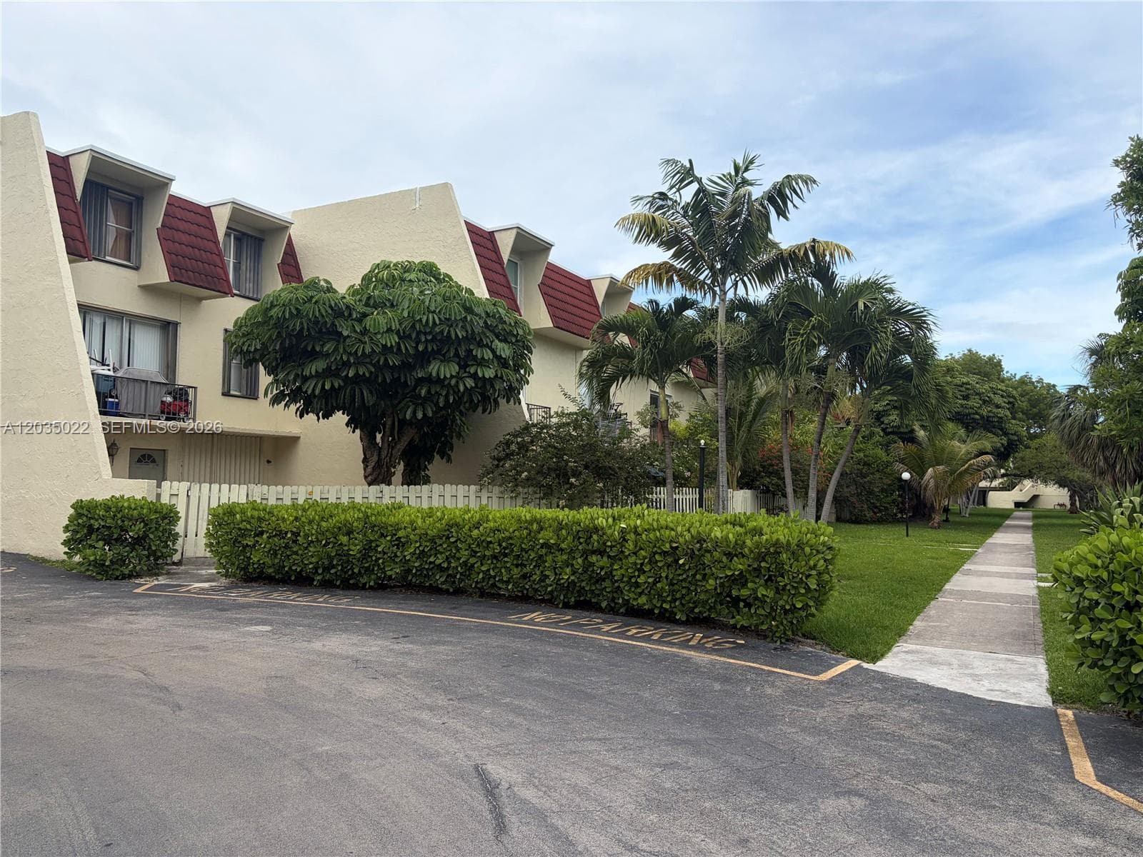 1655 NE 115th St # 29B, Miami, FL 33181 — zdjęcie 2
