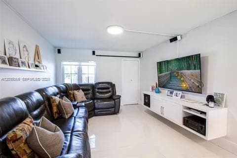 933 NW 106th Ave Cir, Miami, FL 33172 — zdjęcie 4