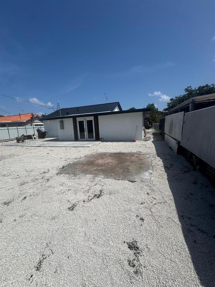 841 NE 4th Pl, Hialeah, FL 33010 — zdjęcie 2