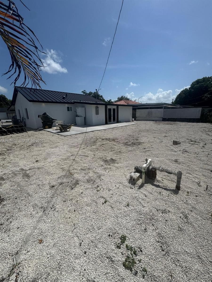 841 NE 4th Pl, Hialeah, FL 33010 — zdjęcie 3